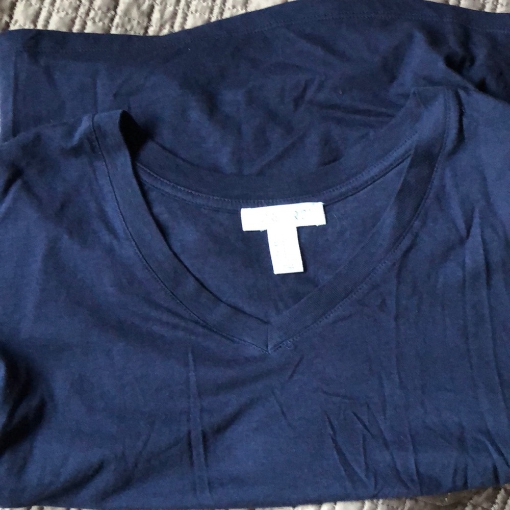Forever 21 Navy V-neck T-shirt NWOT